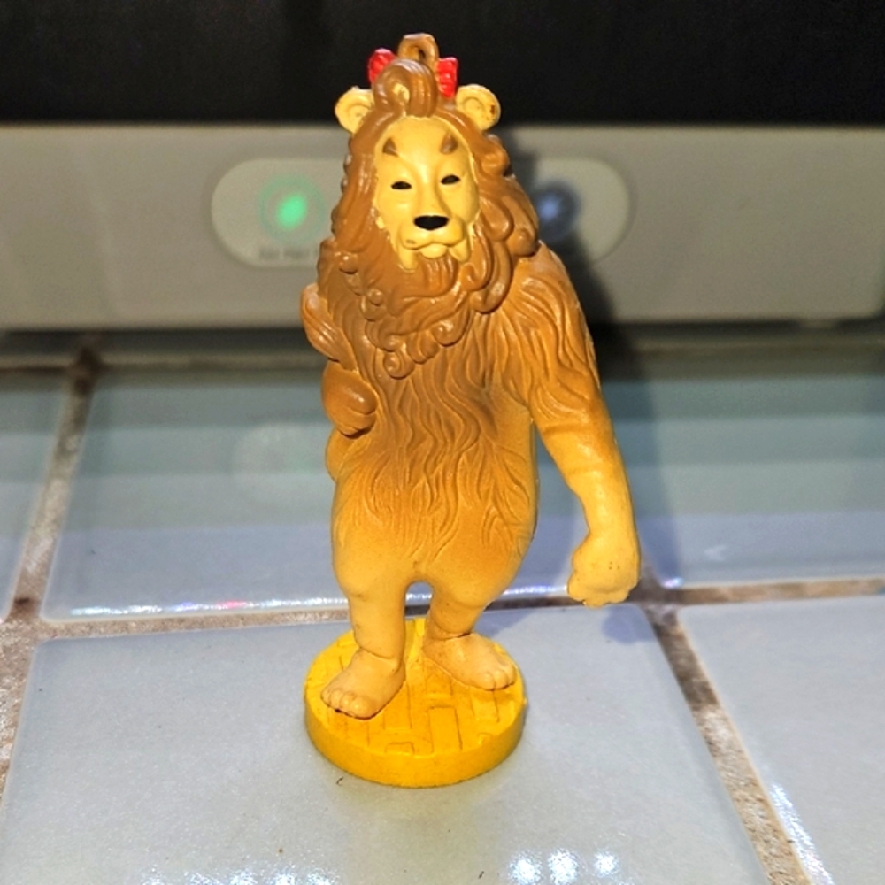 1987 MGM Cowardly Lion Wizard Of Oz Collectors Figurine